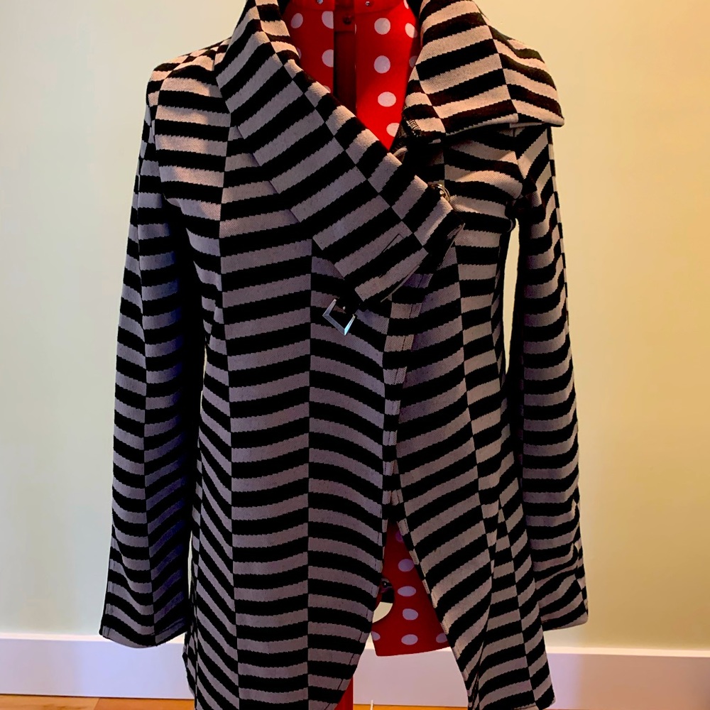 Ruelle Echo asymmetric sweater/jacket w/ lg collar